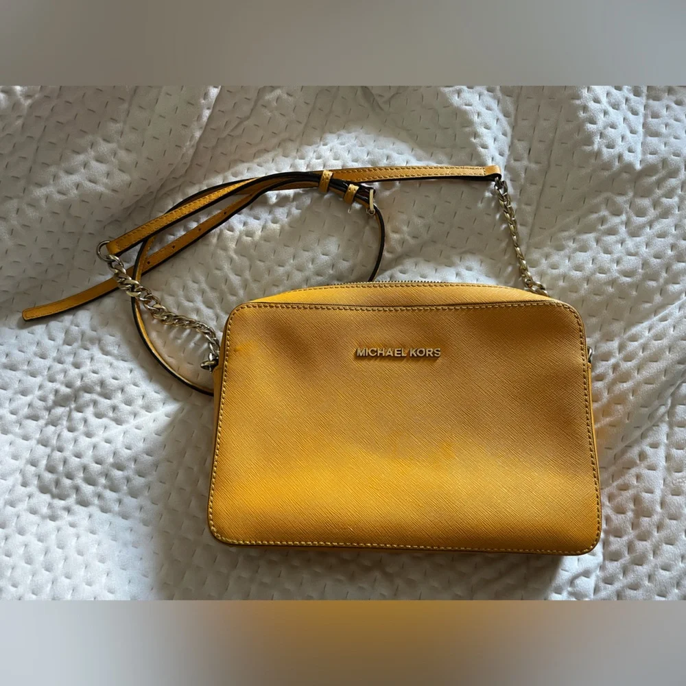 Michael Kors Jet Set Large Saffiano Leather Crossbody Bag - Picture 3 of 10